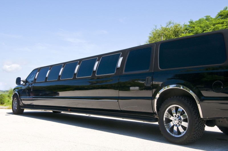 Excellent Limousine Services in Florida Are Available for Your Convenience