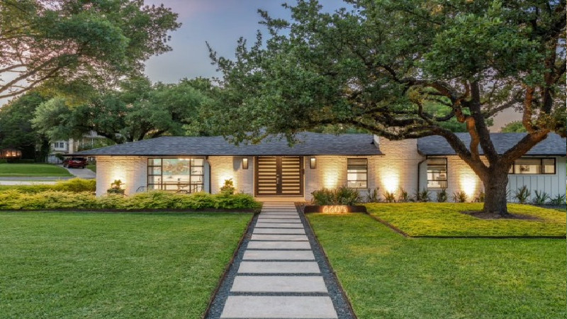 Why Off-Campus Housing Is Generally a Better Deal Than Dorm Living