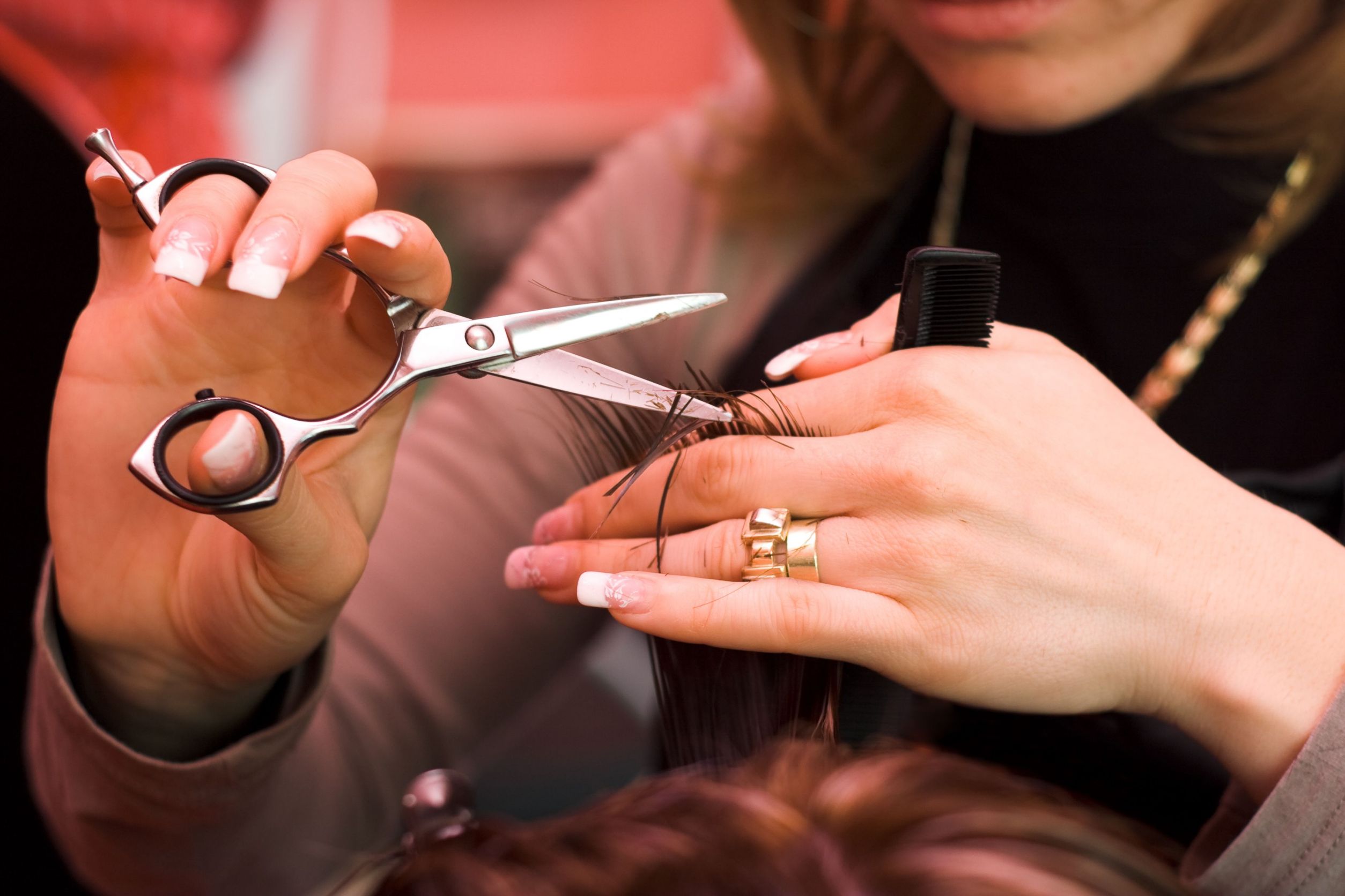 Reasons You Should Get Salon Services in New York For Your Hair