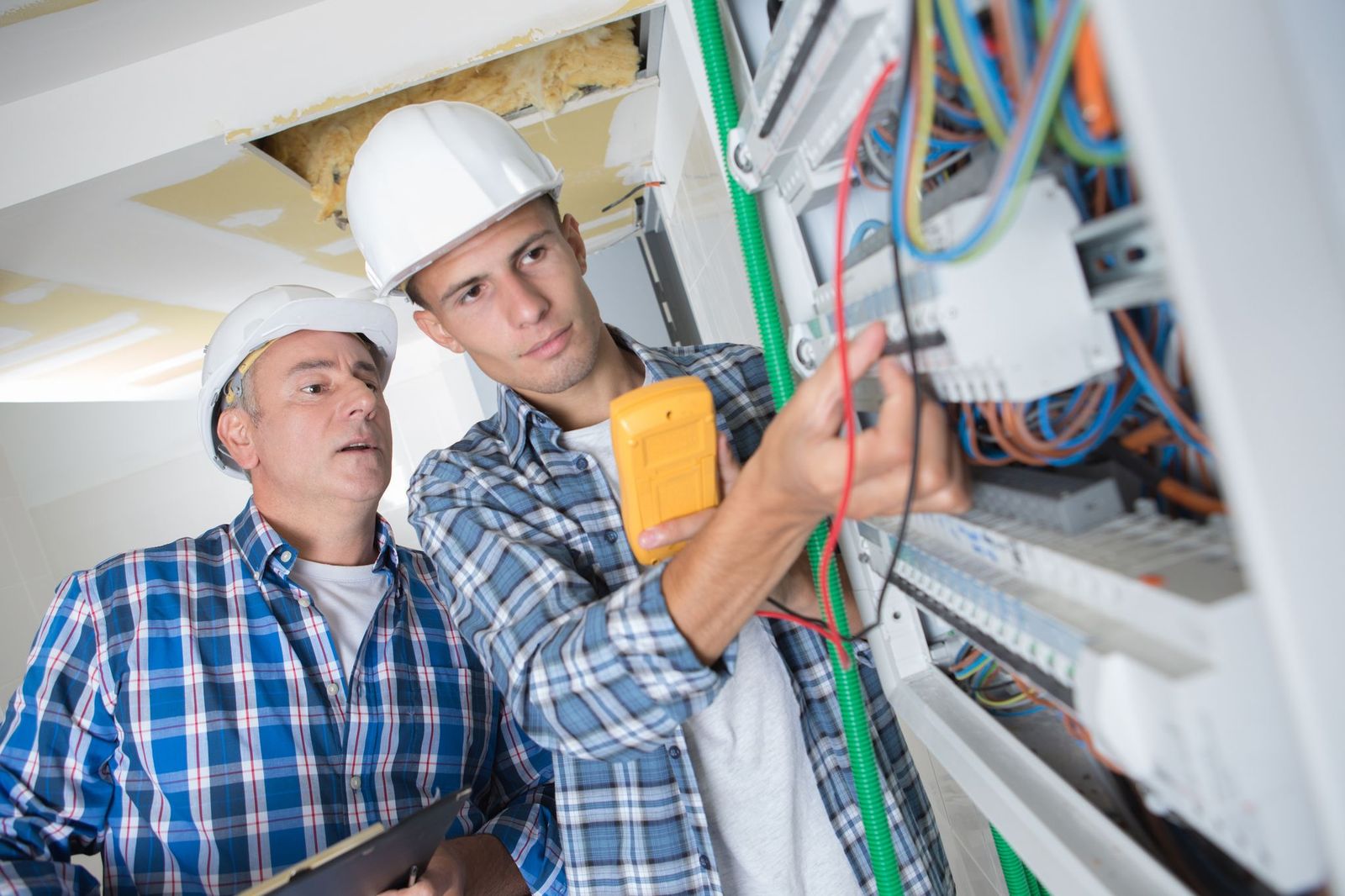 3 Good Reasons to Call a Qualified Electrician in Albuquerque