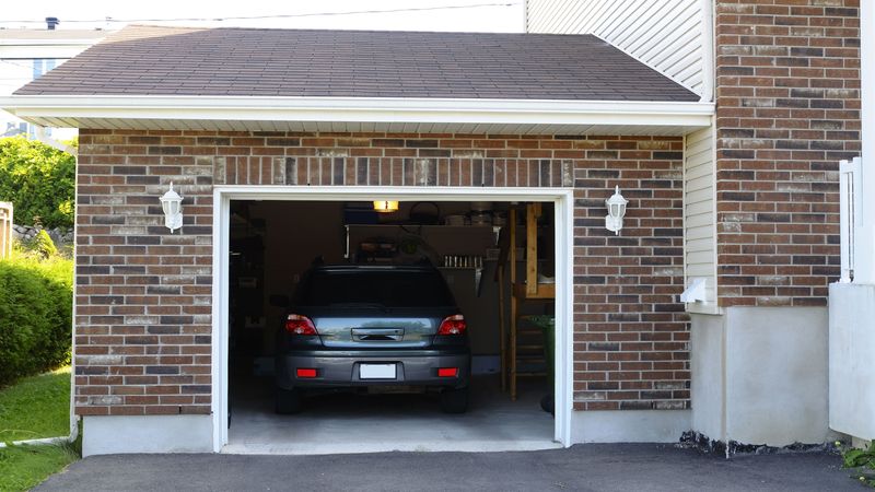 Homeowner Tips: When to Call for Garage Door Repair in Skokie, IL