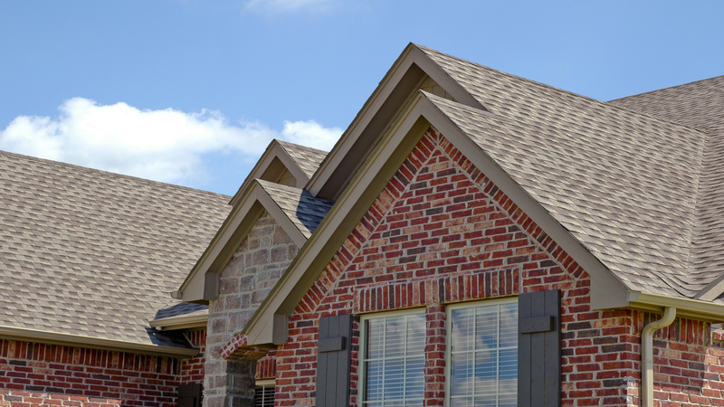 Choosing a Qualified Roofing Contractor in Indianapolis IN for Roofing and Gutter Systems